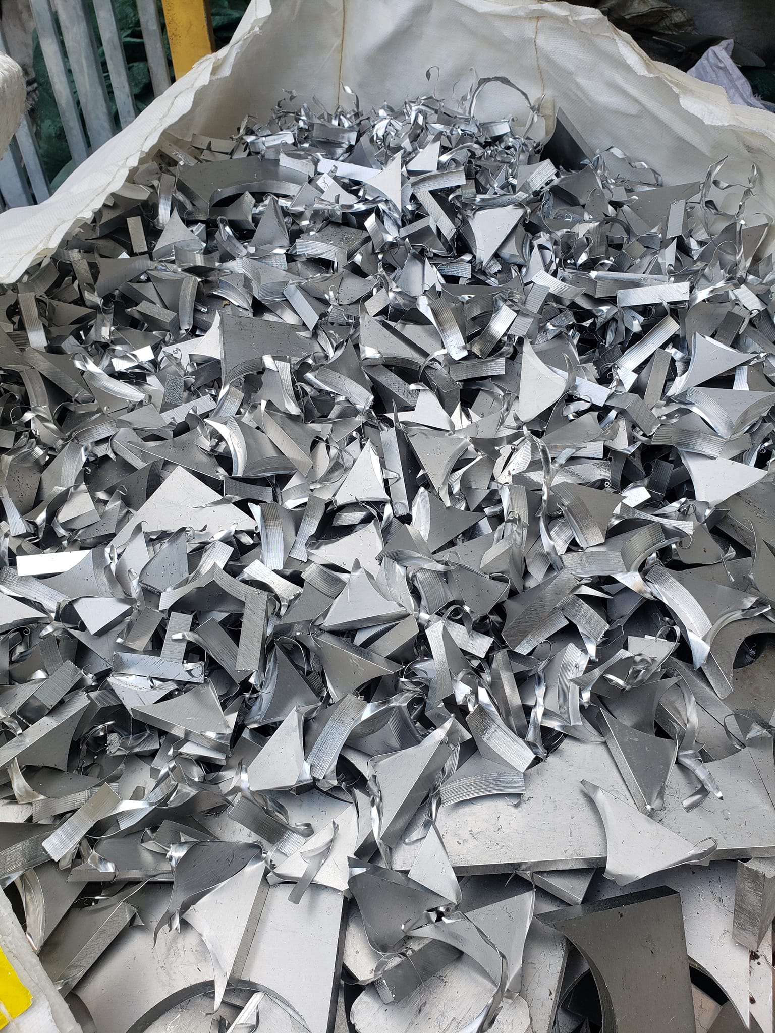 Tổng quan về xu hướng tái chế inox phế liệu thân thiện môi trường hiện nay