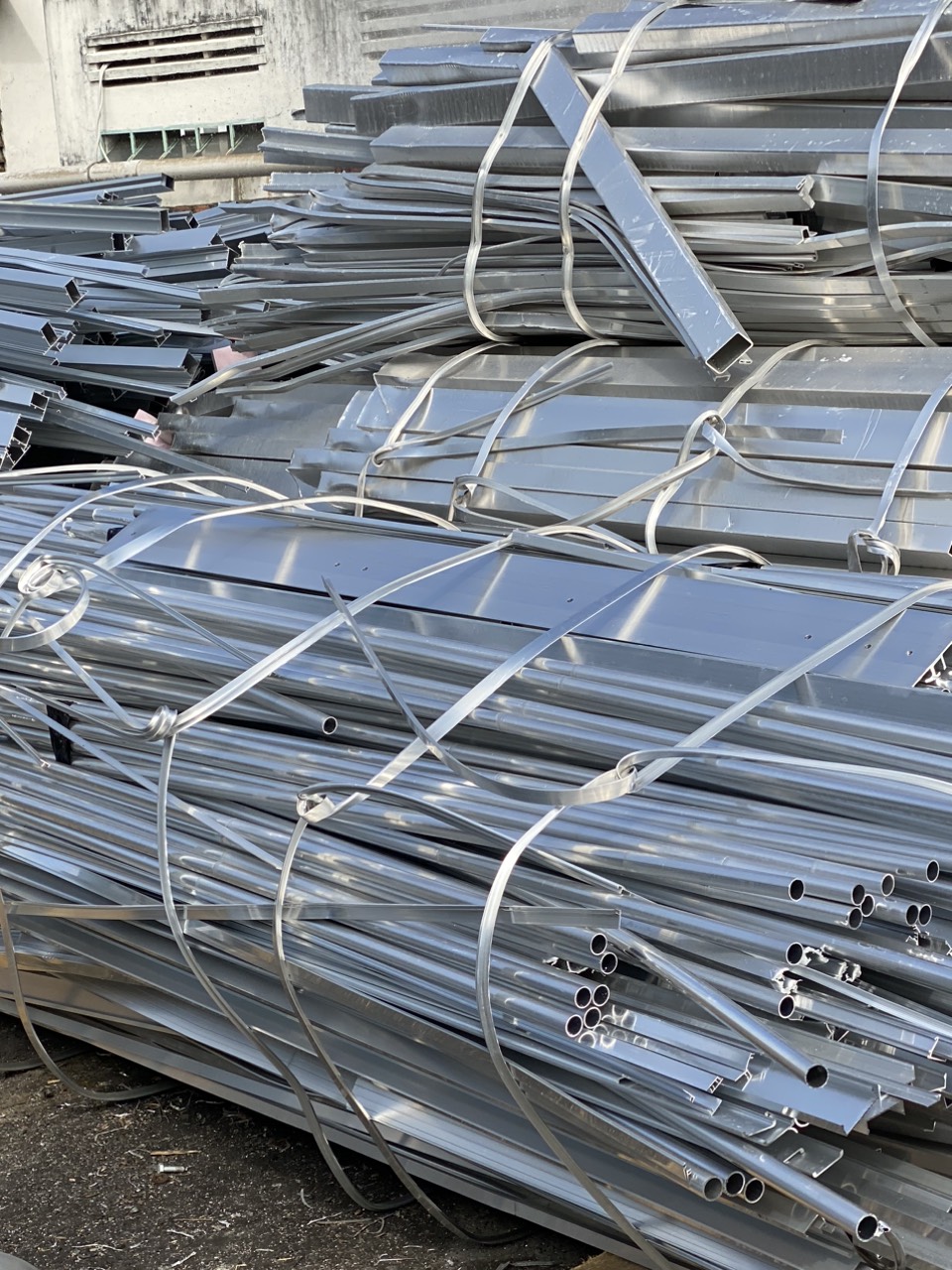Quy trình tái chế inox phế liệu hiện nay