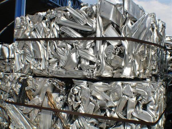 So sánh giá trị đồng phế liệu và nhôm phế liệu 12 Vậy đồng phế liệu và nhôm phế liệu cái nào có giá trị cao hơn?